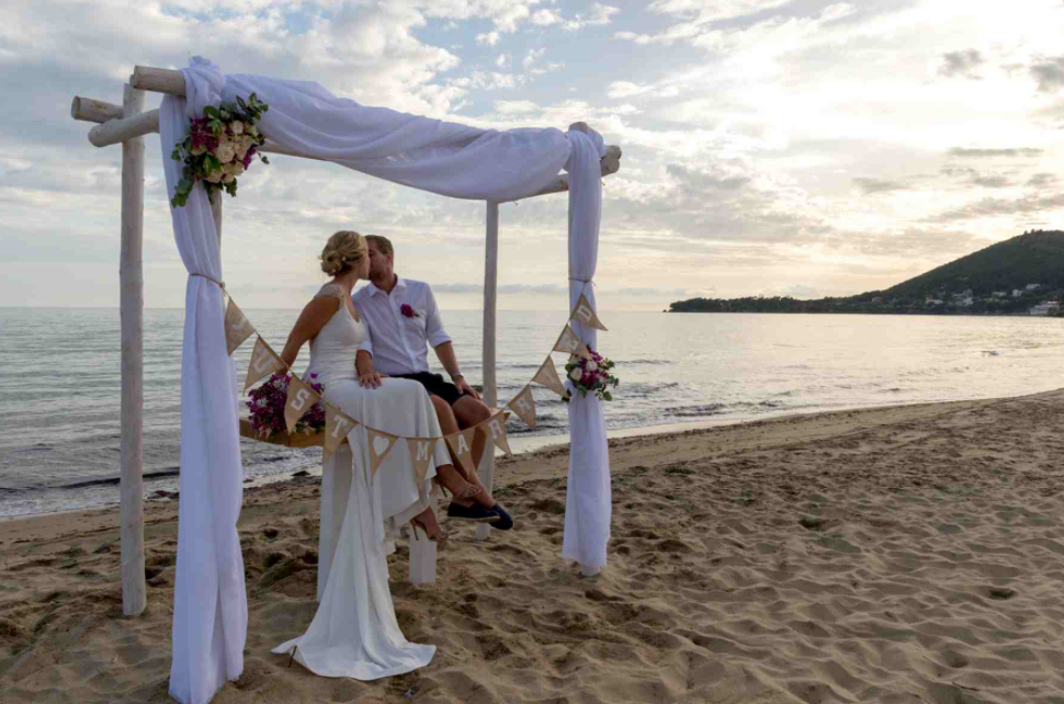 3 Out Of The Ordinary Beach Wedding Photoshoot Tips – Northern Beaches Wedding Photographer